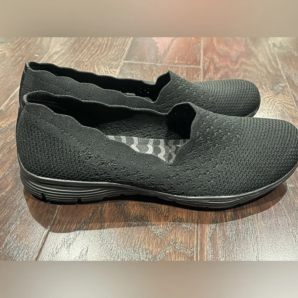 SKECHERS AIR COOLED CUSHION COMFORT BLACKSHOES Women SIZE 9